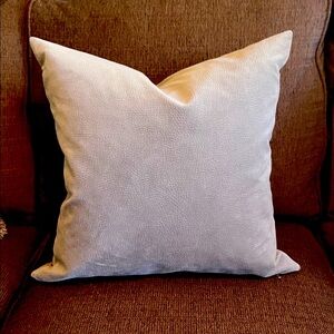 425 SOUTH LOS ANGELES Gray Throw Pillow